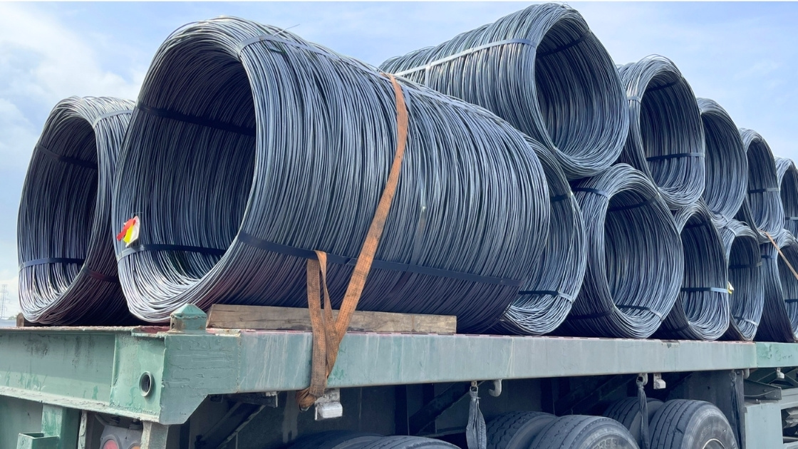 Chằng buộc sắt chắc chắn trước khi vận chuyển